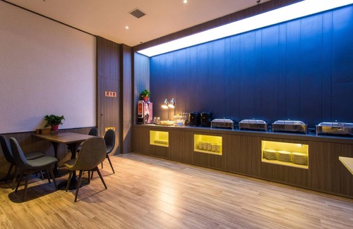 Weiyang Hotel | 40 m² Hotel ∙ 2 guests