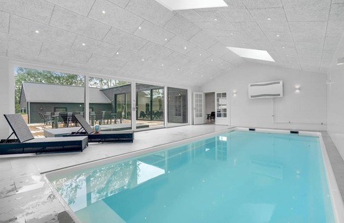 Ordrup House | 400 m² House ∙ 8 bedrooms ∙ 26 guests
