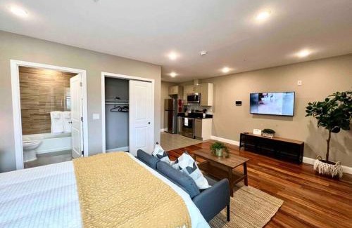 Logan Square Apartment | 402 Stylish luxe Apt at center city self check-in