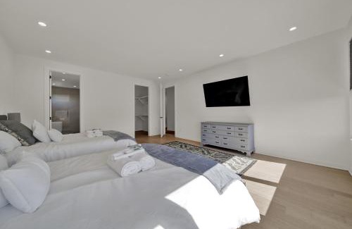 Charlotte House | 406 Katonah Amazing Location Rooftop patio views and a gym
