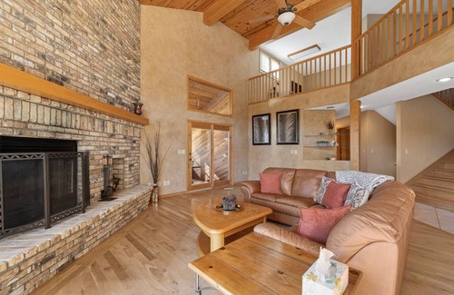 Rapid City House | 407 m² House ∙ 5 bedrooms ∙ 9 guests