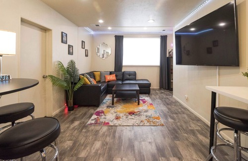 Sunnyside House | 420 Sunnyside Compound w Game Room