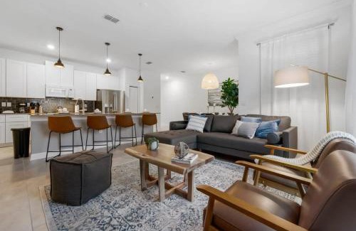 Kissimmee House | 4224 Modern townhome with private pool near Disney