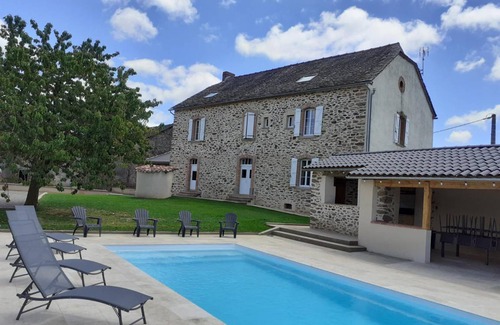 Moulares House | 450 m² Gîte ∙ 5 bedrooms ∙ 14 guests