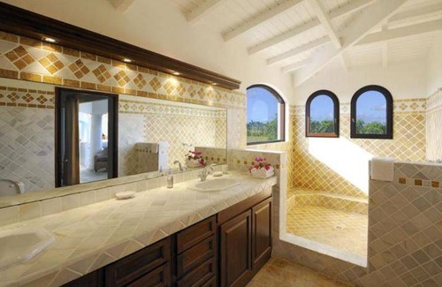 Plum Bay Villa | 480 m² Villa ∙ 5 bedrooms ∙ 11 guests