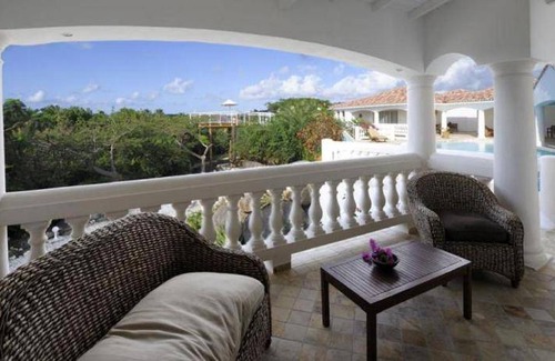 Plum Bay Villa | 480 m² Villa ∙ 5 bedrooms ∙ 11 guests
