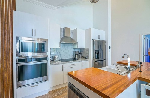 El Batey Apartment | 4BD guest-friendly beachfront penthouse, rooftop jacuzzi, sea views, near all!