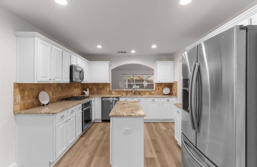 McKinney House | 4BD Spacious Home | Backyard, Pool, Jacuzzi