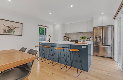 Echuca House | 4BR * 2 BA * Sleeps 10 * Pool * Close to Town & Boat Ramp