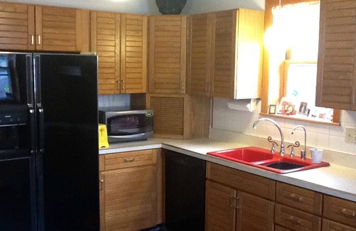Lindenwood Park House | 4BR 2BA Modern Family Home with Private In ground Pool nOpen March 1 - Oct 6