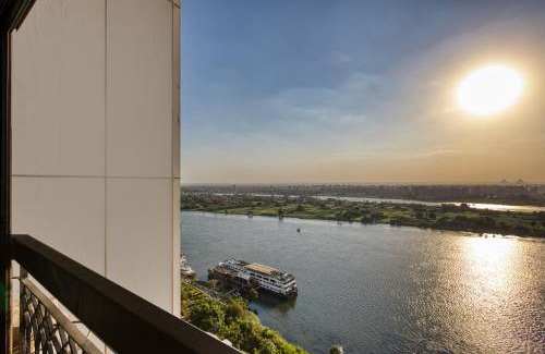 Cairo Apartment | 4BR Apartment with Nile & Pyramids View