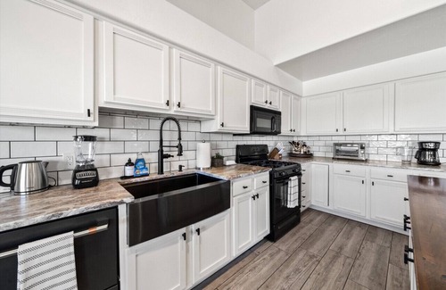 Tucson House | 4BR Home w/Mountain Views, Pool, Spa, Firepit & Gazebo