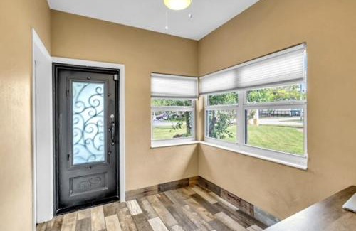 Pompano Beach House | 4BR Jacuzzi, Heated Pool and Full-Size Ball Courts