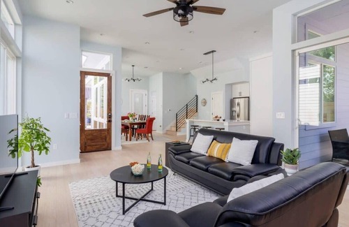 Govalle House | 4BR, King Beds, Free Parking, East Side - Eastview