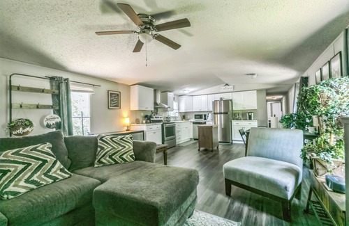 Simpsonville House | 4BR mobile home w/Hot Tub,Fire pit,gas BBQ AC, WiFi in Simpsonville by Hospital