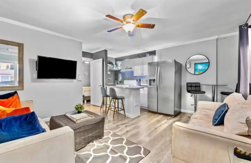 Central Mission Beach Apartment | 4BR Ocean Breeze Duplex+Large Patio sleeps 16