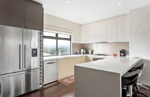 Torquay House | 4CHP The Sands Torquay . Across the road from Whites Beach Beachfront LUXURY