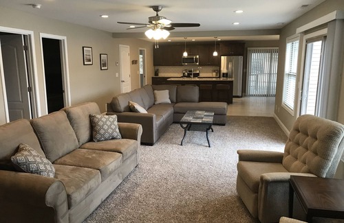 Camdenton House | 5 BED/3 BATH Entertainment Friendly Dock, Secluded Location, Parking for All