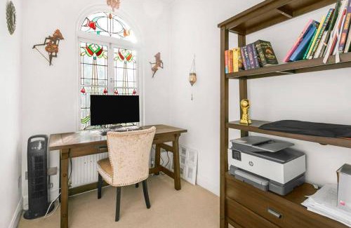 Chiswick Villa | 5-Bed Family Retreat in Chiswick