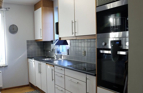 Soder Villa | 5-Bed-Rooms House with Jacuzzi, Free Parking, and 2 Toilet-Bathrooms in Malmö