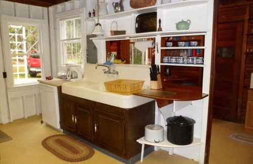 Georgetown Cottage | 5 bedroom/2 bath Cottage with direct water view and access