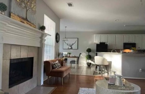Atascocita House | 5-bedroom/4 Bath house for Traveling Nurses, Students and Single Families