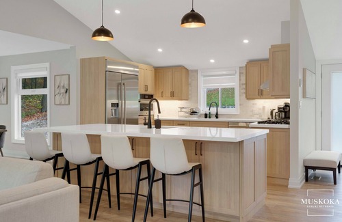 Gravenhurst House | 5-bedroom luxury cottage nestled on the serene shores of Lake Muskoka.