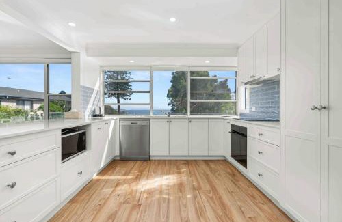 Culburra Beach House | 5 Bedroom Pet Friendly Home - 50m to Culburra Beach