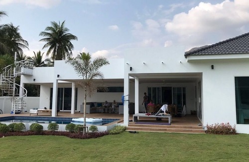 Sam Roi Yot Villa | 5 bedroom villa engulfed by peaks and beaches in a non spoiled part of Thailand