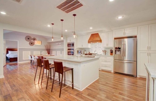 Westbury House | 5 Bedrooms, Lux Home Near NRG, Med Ctr and Galleria