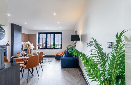 Brighton Apartment | 5 Beds 2 Bath City Apartment On Street Parking - Rose Platinum Properties