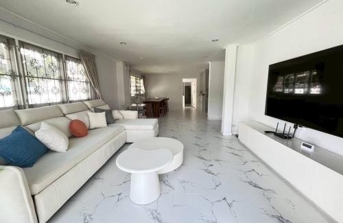 Suan Luang House | 5 beds 452sqm with Private garden Pet-friendly CCTV quiet and homey