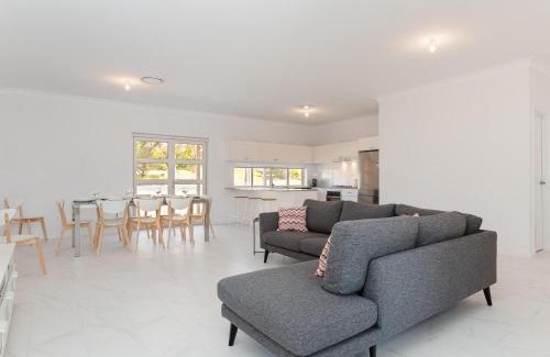 Fingal Bay House | 5 Bent Street huge house with Foxtel and Aircon
