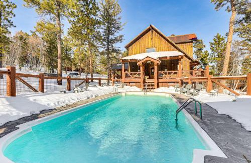 Deadwood House | 5 Mi to Terry Peak Spacious Lead Cabin with Hot Tub