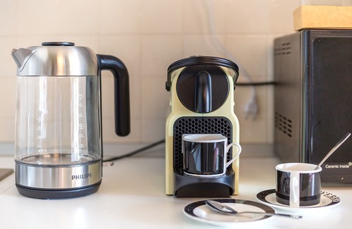 Maddalenedda Apartment | 5-min Walk to Beach – Bright 2-BR Apartment Near Cagliari