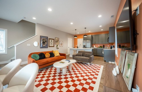 Bloomington House | 5 Mins to Downtown + Campus! Yoga Room! Pets OK!