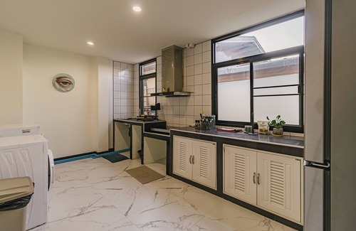 Wat Ket House | 5 minutes to Tha Pea 4BR Home with Art Space