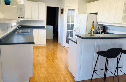 Prince Edward Apartment | 5 minutes to Picton downtown w/beach pass! PEC apartment with backyard space