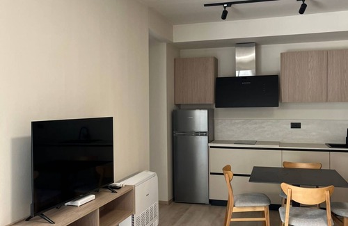 Vlore Apartment | 5-minutes to the sea! One-bedroom Apartment with Garden View Balcony