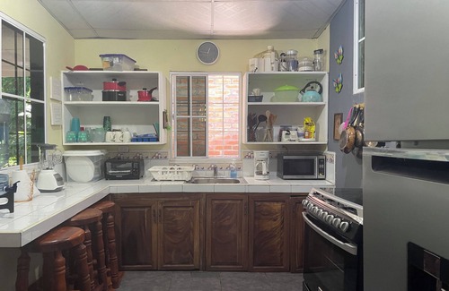 La Libertad House | 5 minutes walk to private beach, gated community, security surveillance