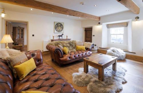 Austwick House | 5 Star Cottage on the Green with Log Burner - Dog Friendly