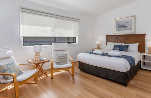 Wongarra Apartment | 5 Whitecrest Resort - Pool & Amazing Ocean Views