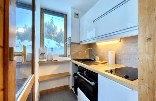 Macot-la-Plagne Apartment | 50m from ski slopes, 3rd floor, balcony, parking, tv, 28m², La Plagne