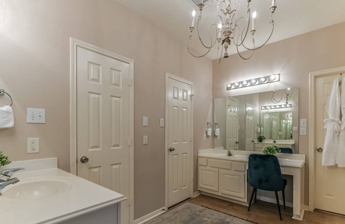 Friendswood House | 528 Executive Estate ~Pool + Hot Tub ~