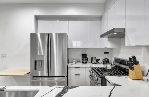 Hollywood Apartment | 546 Havard