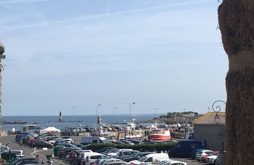 Berven Apartment | 54m2 apartment in historic center with sea view