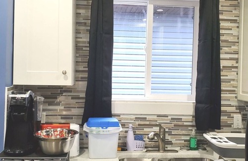 Calgary House | 56 Executive Business Home w/AC 10 min to Airport