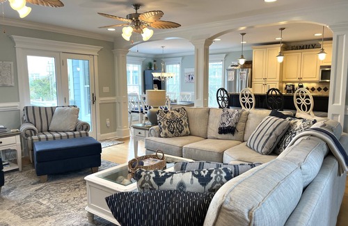 Holden Beach House | 5BR/4 Kings, 4.5BA, Heated pool, Clean, 2 Masters, Steps to beach & restaurants