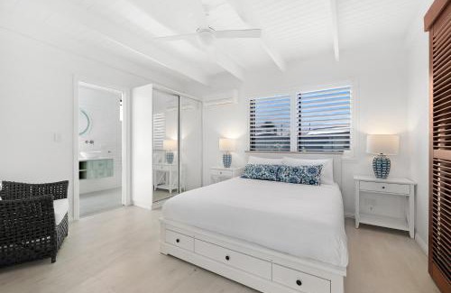 Mermaid Waters Villa | 5BR Mermaid Waters Luxury Home