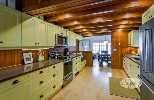 Muskoka Lakes Cottage | 6 bdrm, 5 bath, Old Muskoka, Rare sandy walk in! 800' frontage! Lake Joe!